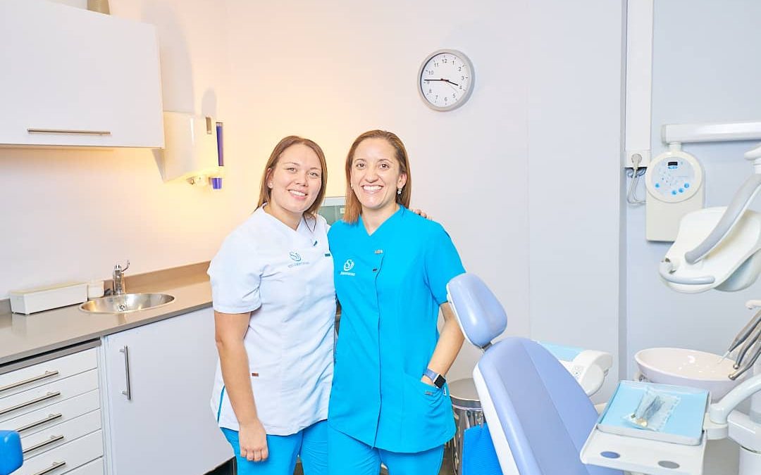 equipo-clinica-dental-sjd-dentistas-tenerife-slider-gabriela-maria.jpeg